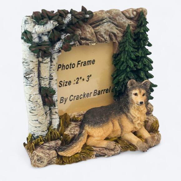3D Ceramic Sitting Wolf in Forest Small Picture Frame, Cracker Barrel, 2x3 Photo - Picture 1 of 7